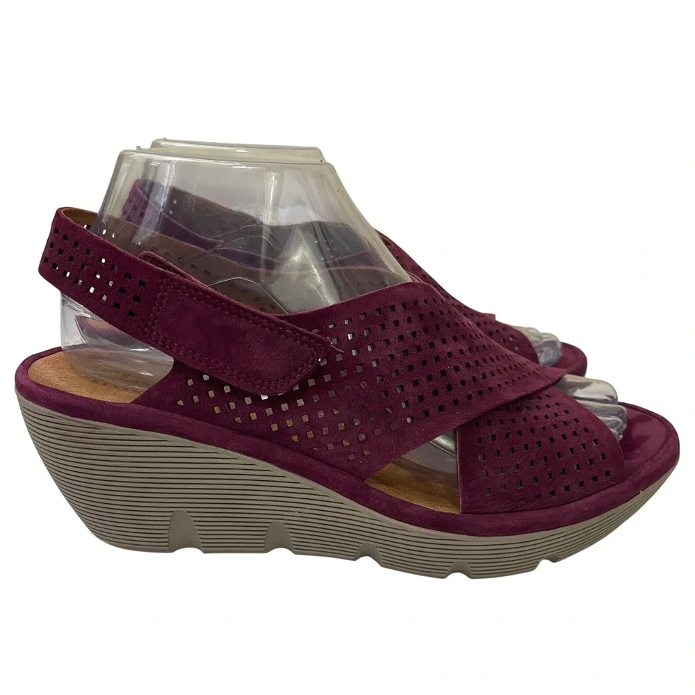 Clarks Clarene Award Womens 7 W Perforated Wedge Slingback Sandals Comfort Plum‎